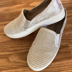 Skechers slip-on tennis shoes by